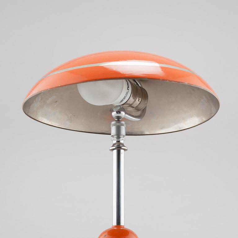 A table lamp from the first half of the 20th century.