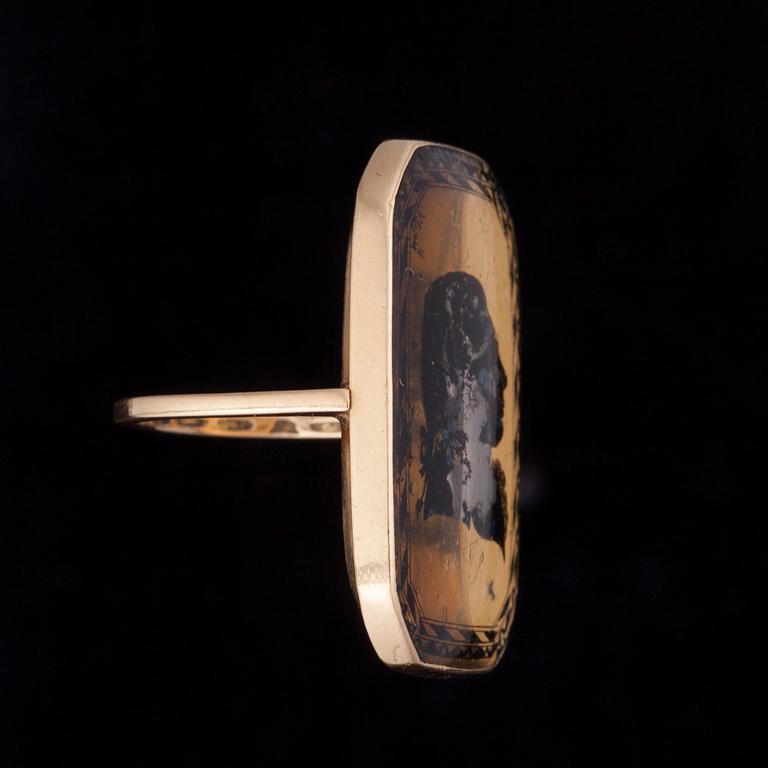 SILUETTRING, 18K guld, 1700-talets slut, senare ringdel. Vikt 9 g.