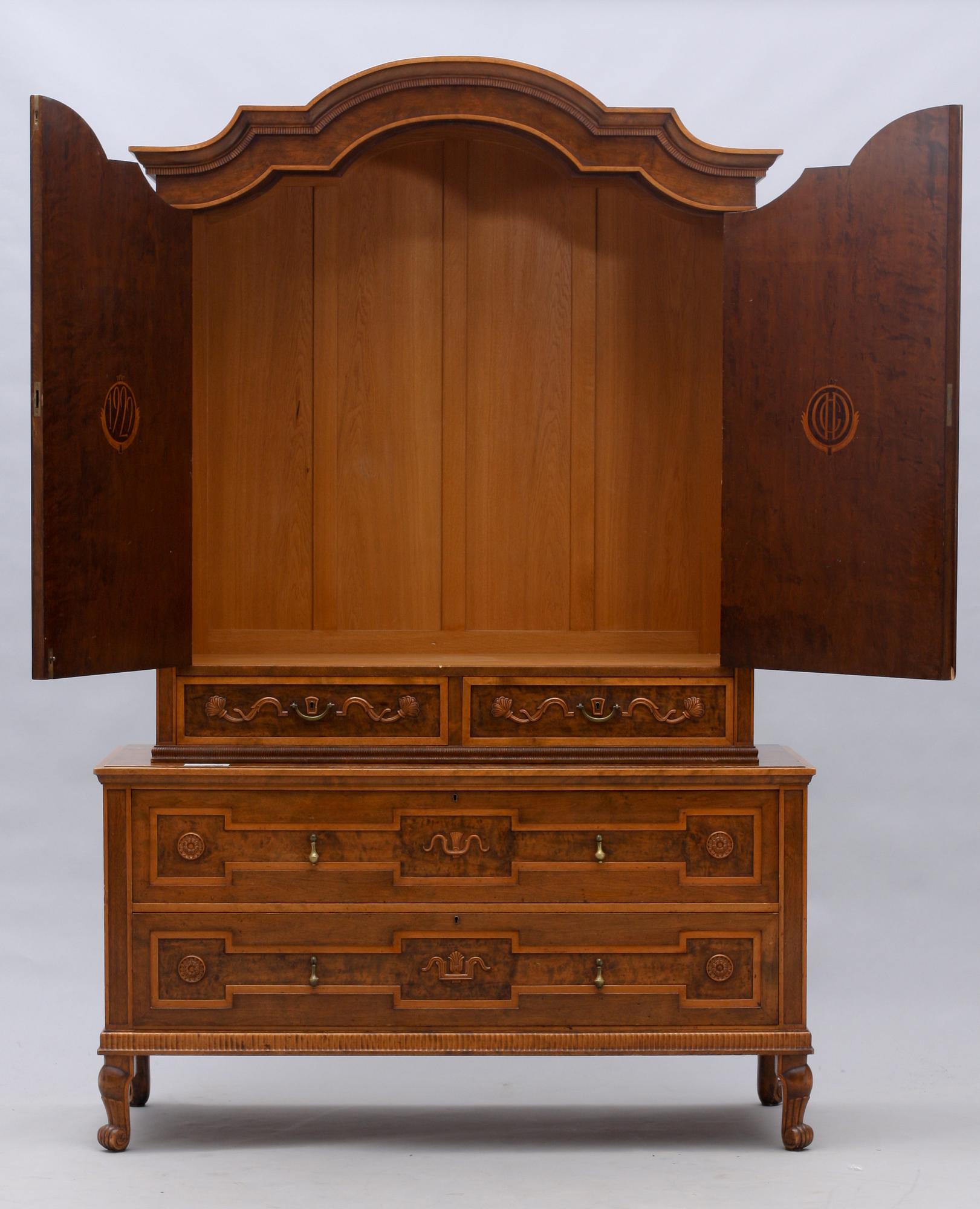 MATSALSGRUPP, 12 delar, brickmärkt Firma Möbler & Inredningar, inneh Arkitekt GH Wrange, Stockholm. 1920-30-tal.