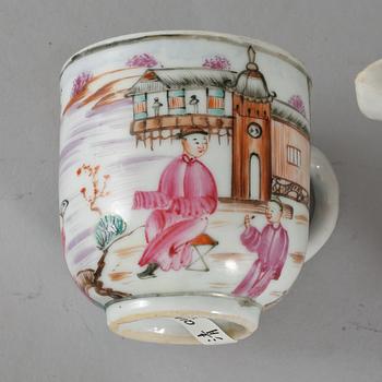 KOPPAR, 10 st samt TEKANNA, porslin, Kina, 1700-tal.