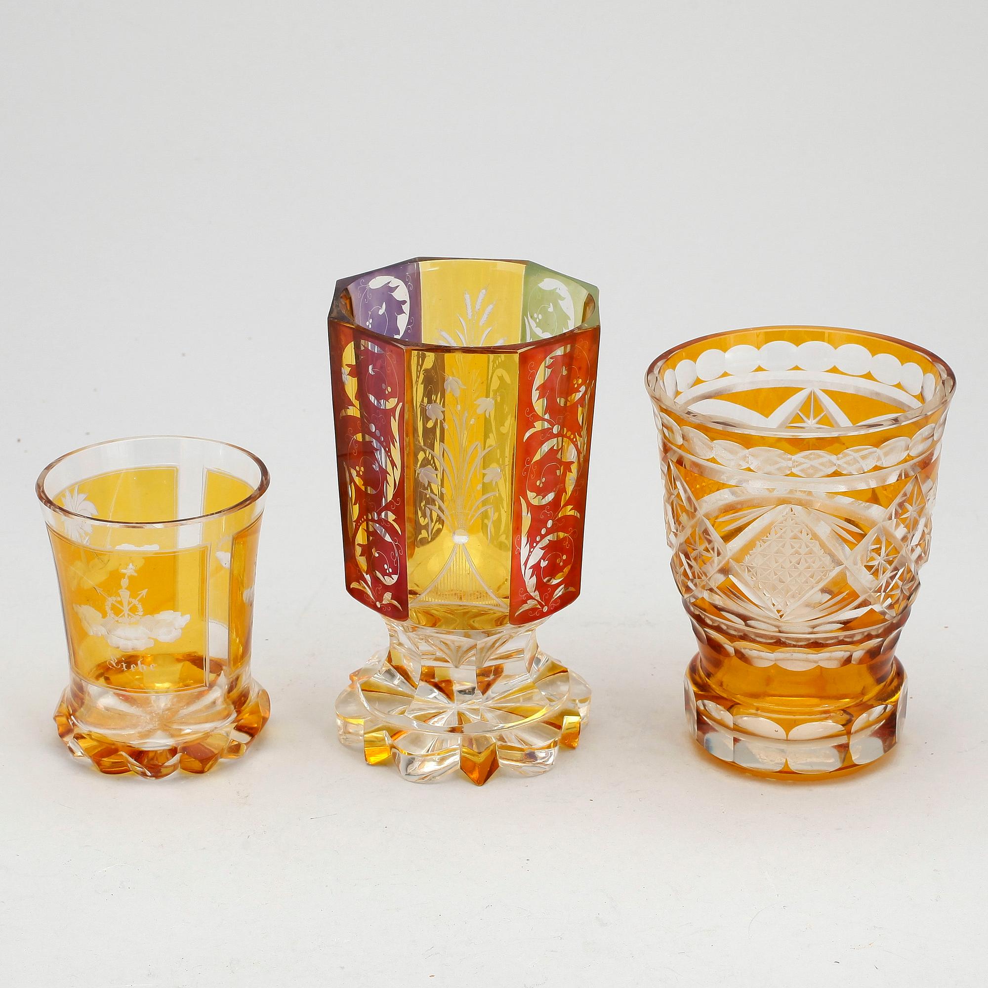 BÄGARE, 3 st, glas, Böhmen, 1900-talets första hälft.