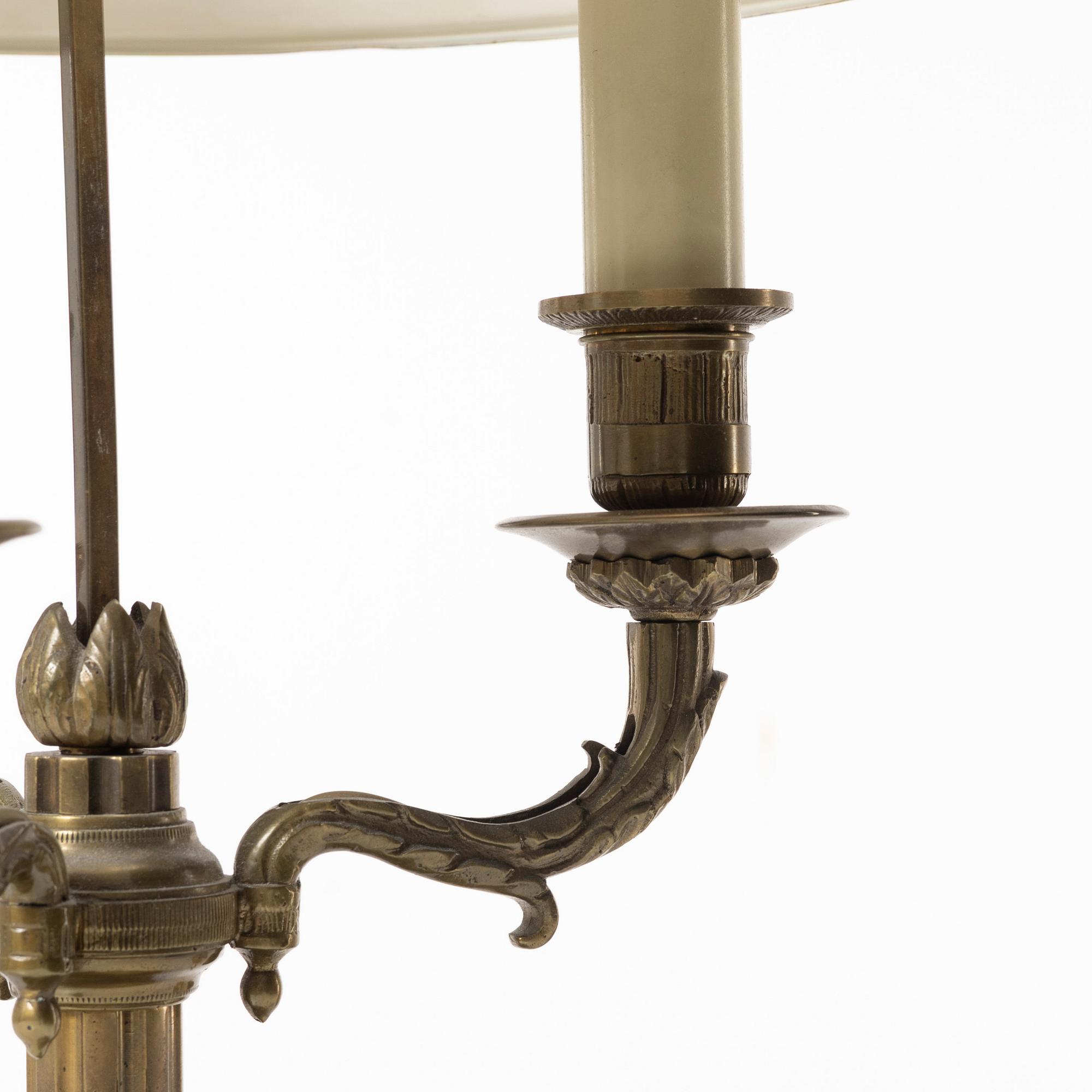 Bordslampa, empirestil, s.k. "Lampe de Bouillotte", 1900-talets första hälft.