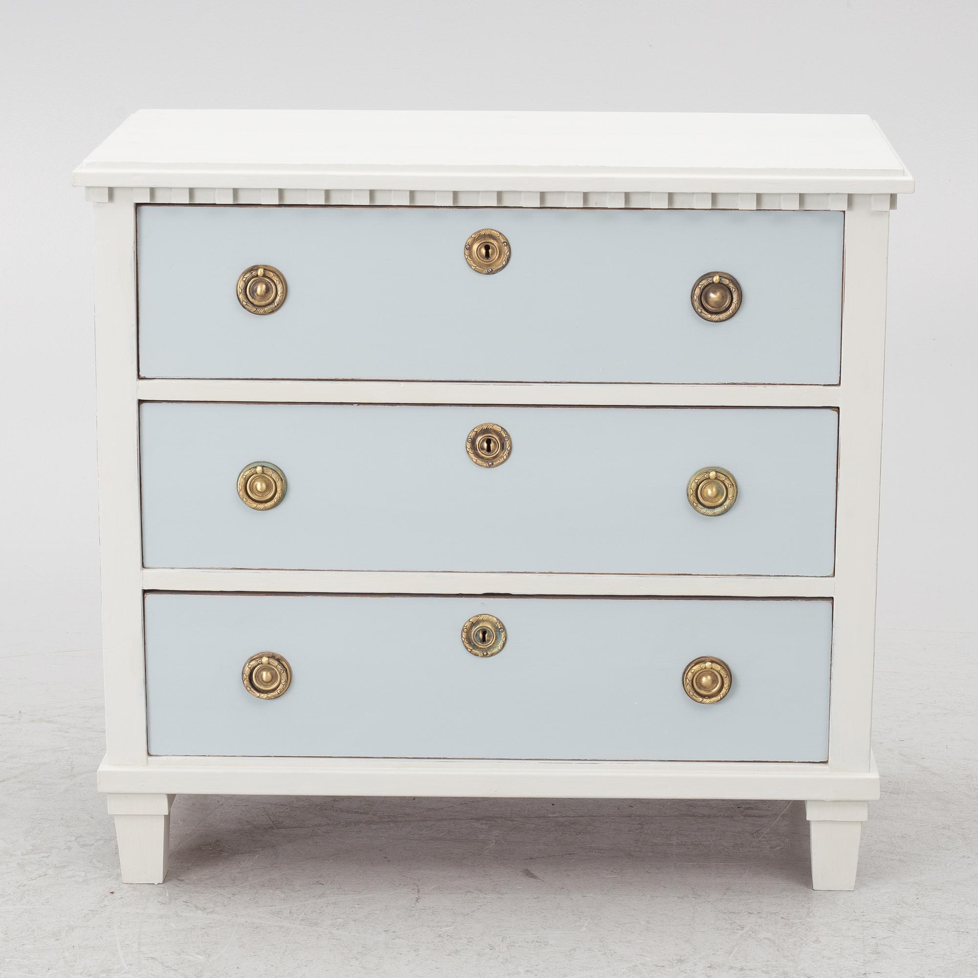 A chest of drawers, first half of the 20th Century.