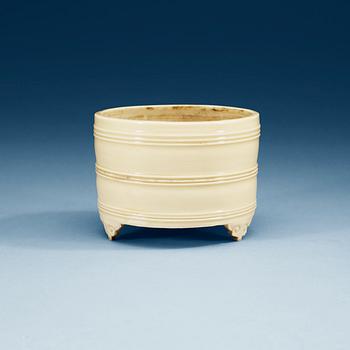 1664. A blanc de chine censer, Qing dynasty, Kangxi (1662-1722).