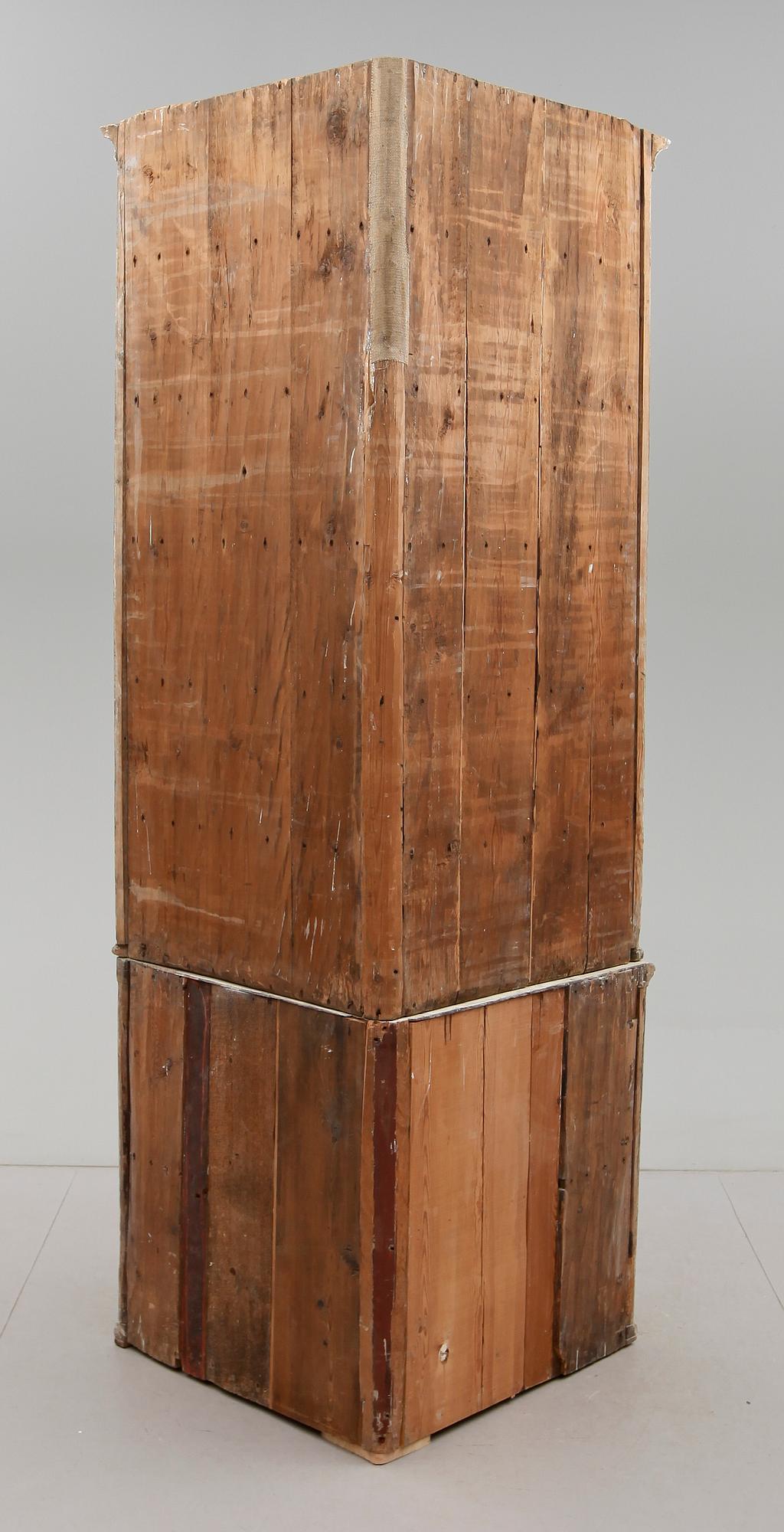 HÖRNSKÅP, 1800-talets första hälft.