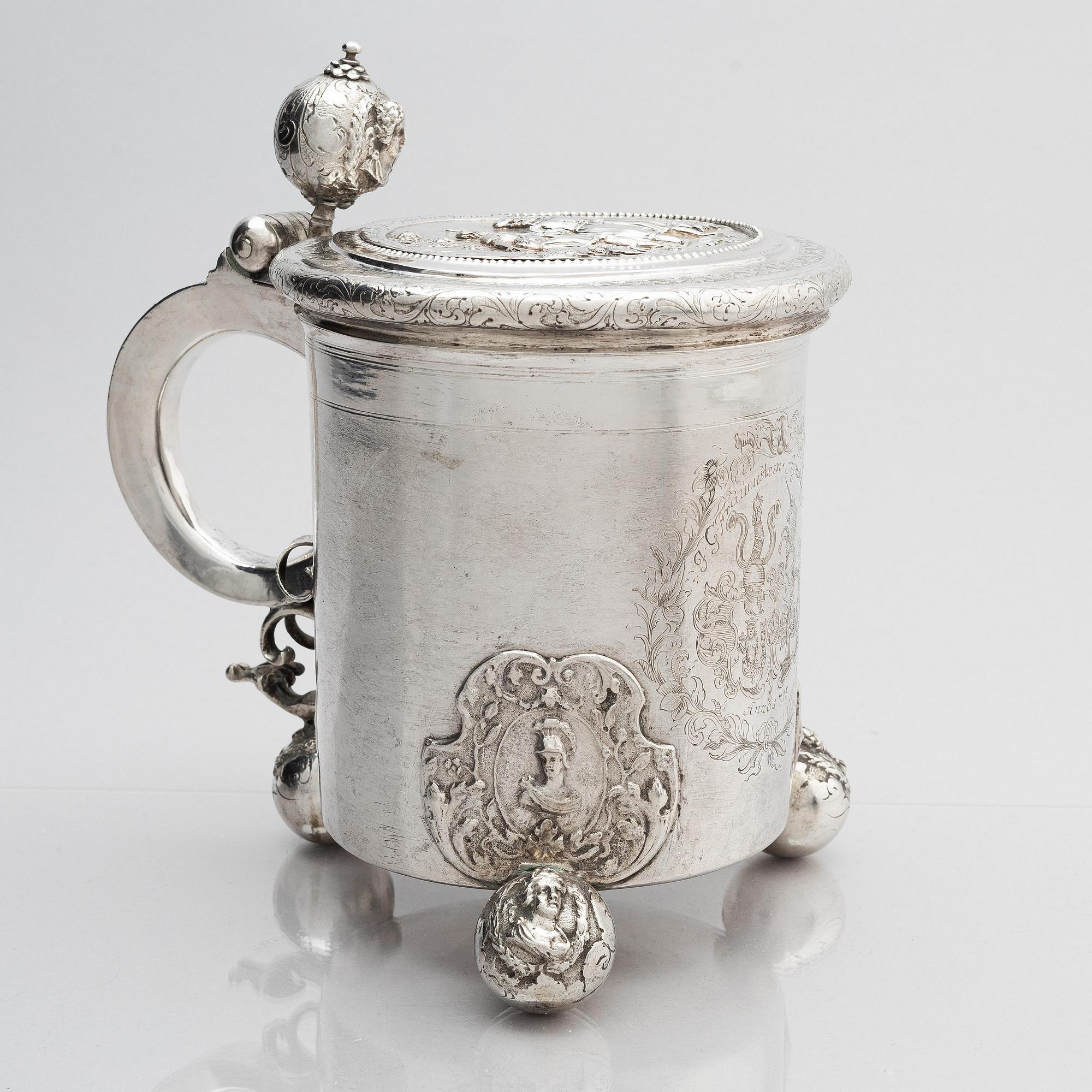 Andreas Berg, dryckeskanna, silver, (verksam 1712-1717), Pärnu, Estland. Senbarock.