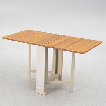 Carl Malmsten, a drop-leaf table, 'Vapensmeden', second half of the 20th century.