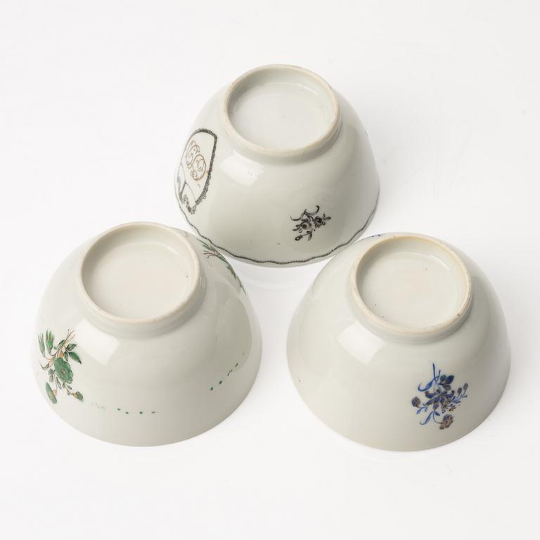 A group of nine Chinese export porcelain cups with stands, Qing dynasty, late 18th century.