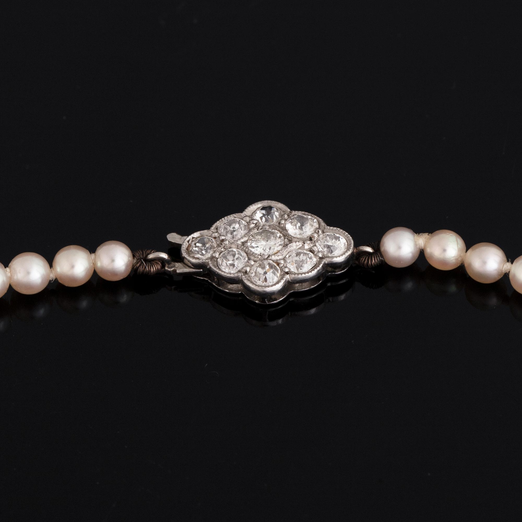 Pearl necklace, clasp platinum and old cut diamond.