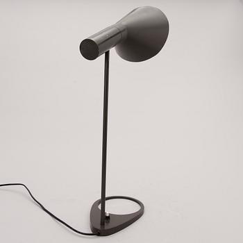ARNE JACOBSEN, bordslampa, "AJ", Louis Poulsen.