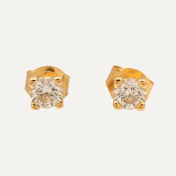 Örhängen, ett par, 18K guld med diamanter.