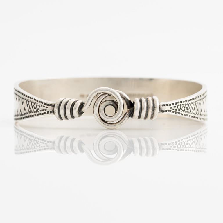 Bangle Kalevala Jewelry, silver, Finland 1977.