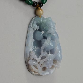 A jadeit pendant with collier, China, 20th Century.