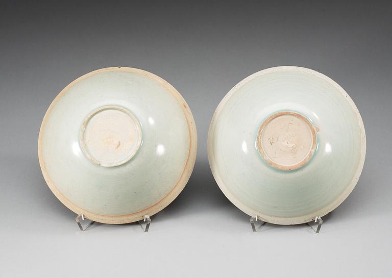 Two pale celadon glazed bowl, Song/Yuan dynasty.