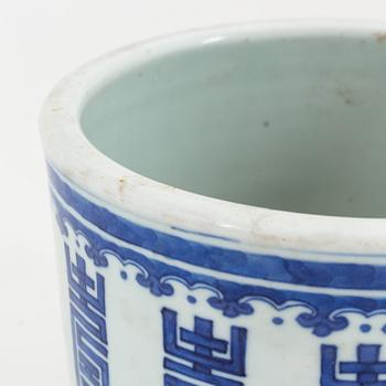 A blue and white censer, Qing dynasty, circa 1900.