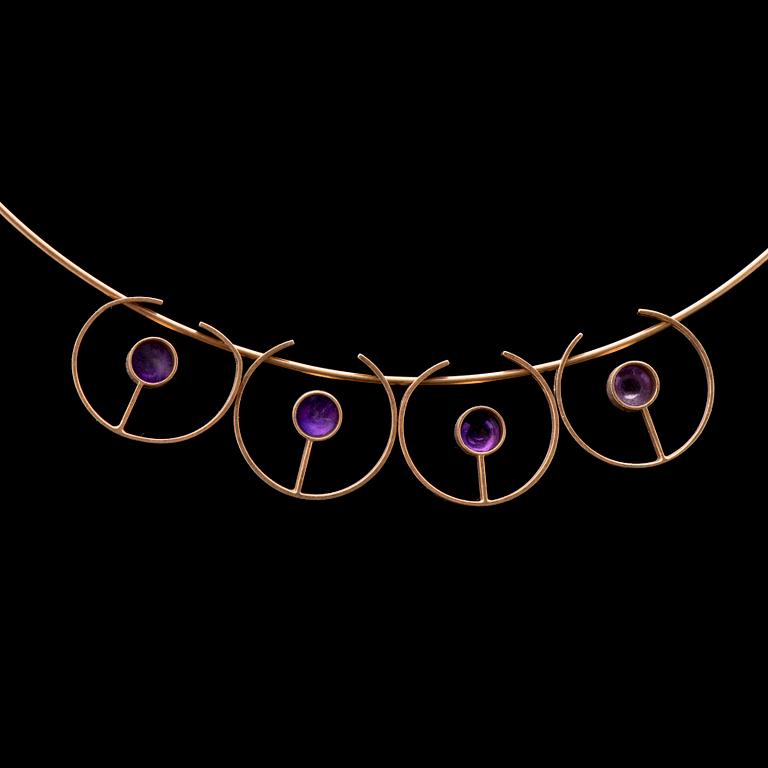 AN ELIS KAUPPI NECKLACE, cabochon cut amethysts, 14K gold. Kupittaan Kulta, Turku Finland 1959.