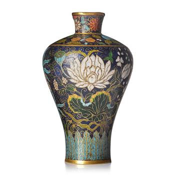 1259. A cloisonne enamel meiping vase, Ming dynasty 1368-1644).