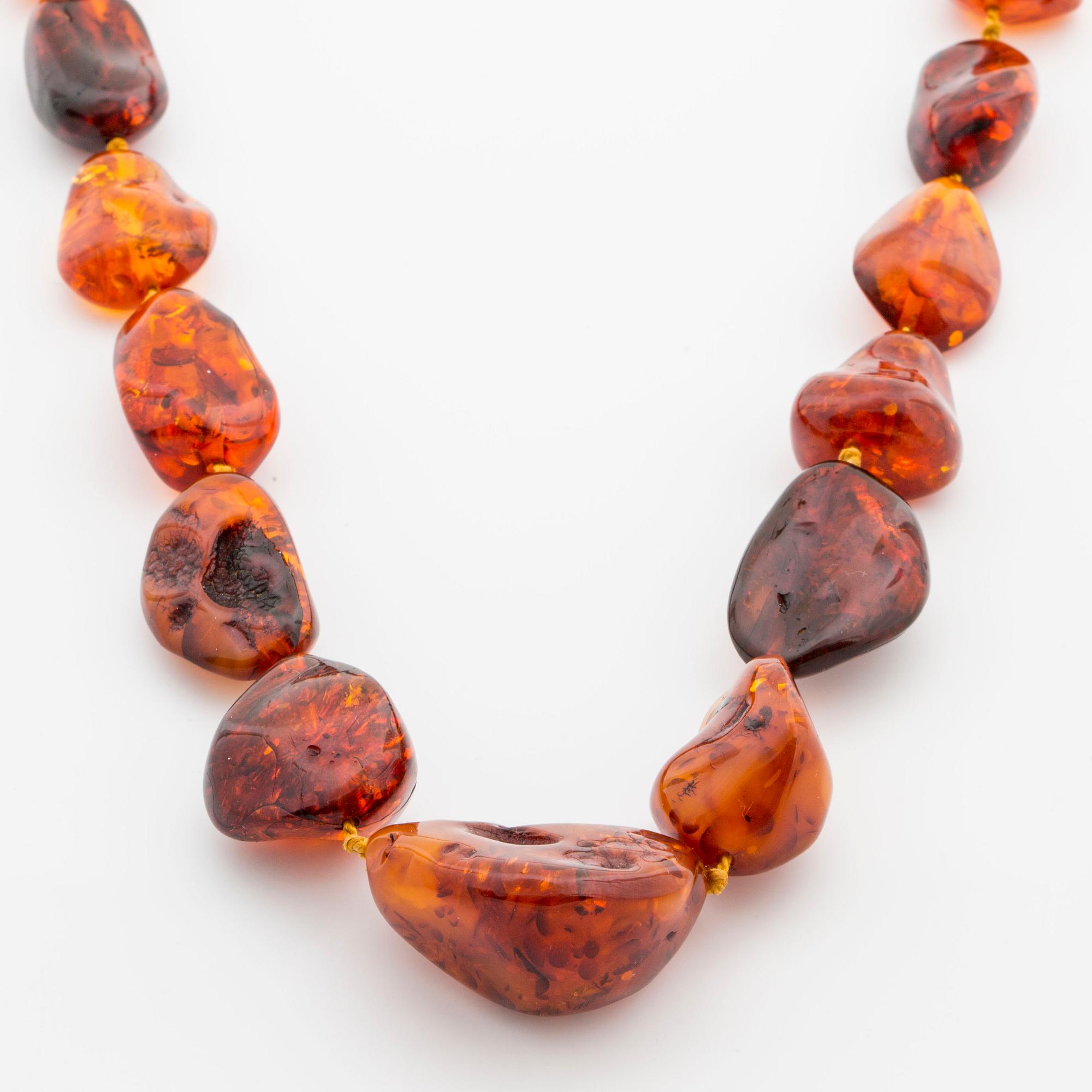 HALSBAND, bärnsten, doserat, ca 78 cm.