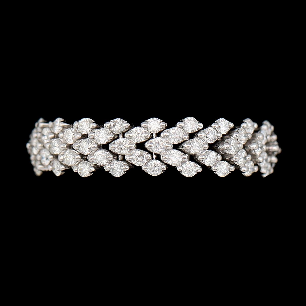 RING, 18K vitguld, briljantslipade diamanter tot ca 0.93 ct. Vikt ca 5 g.