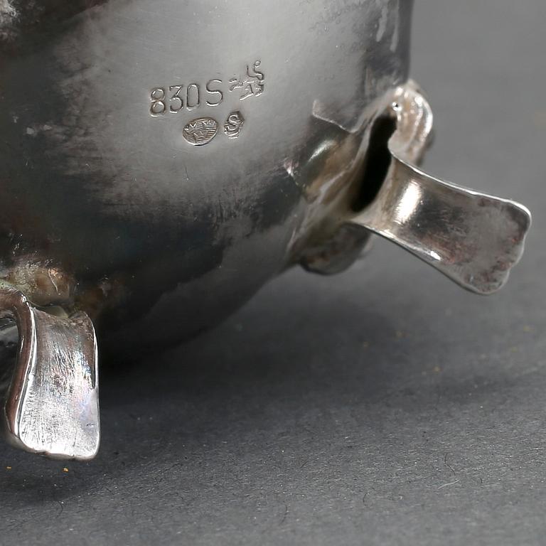 STRÖARE, 2 st, silver, svenska importstämplar, 1900-tal. Vikt ca 277 g.