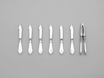 570. GEORG JENSEN, skaldjursknivar, 6 st samt nötknäckare "Antik/Continental", Köpenhamn 1933-44 och 1930, sterling.