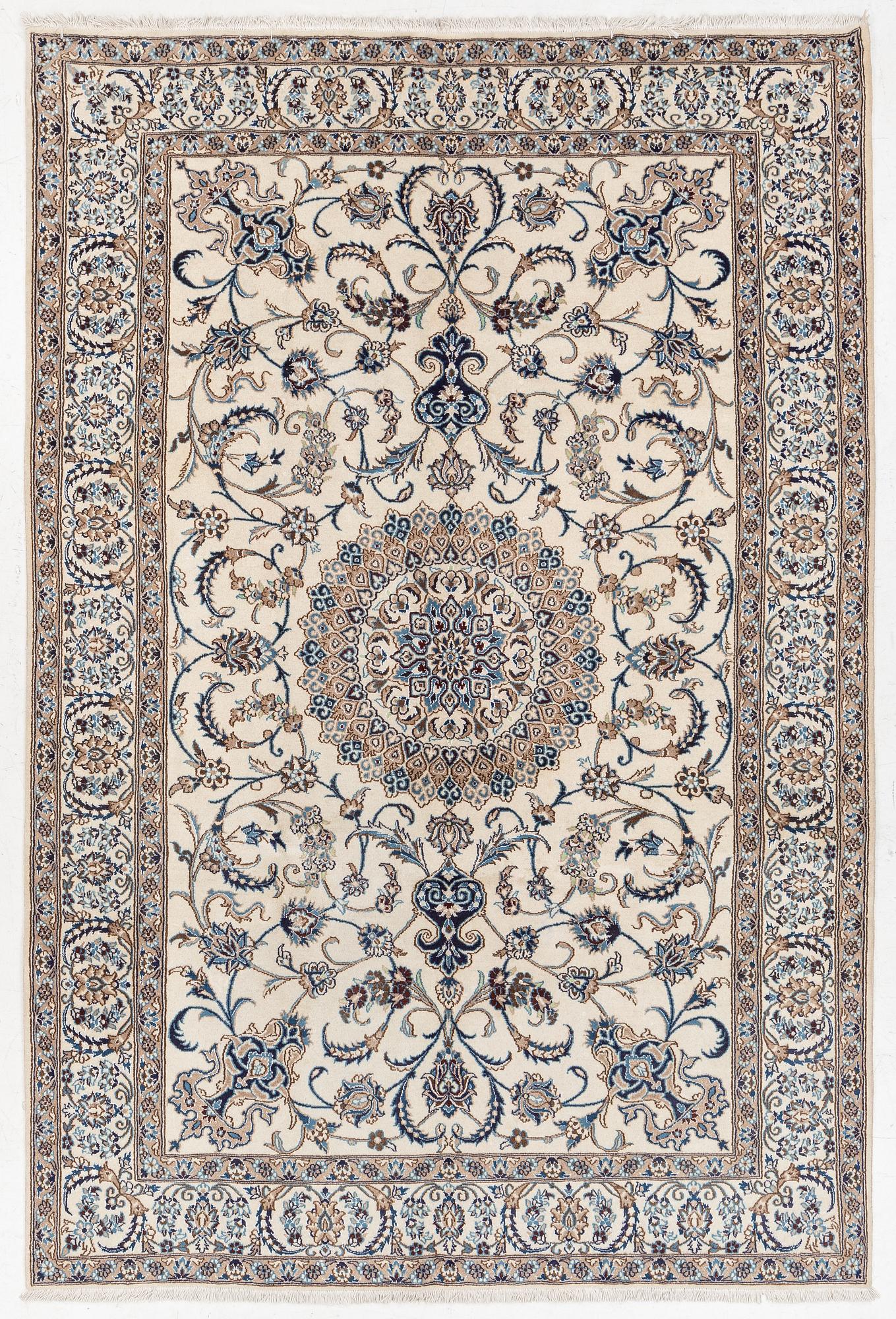 Matta, Nain, ca 293 x 197 cm.