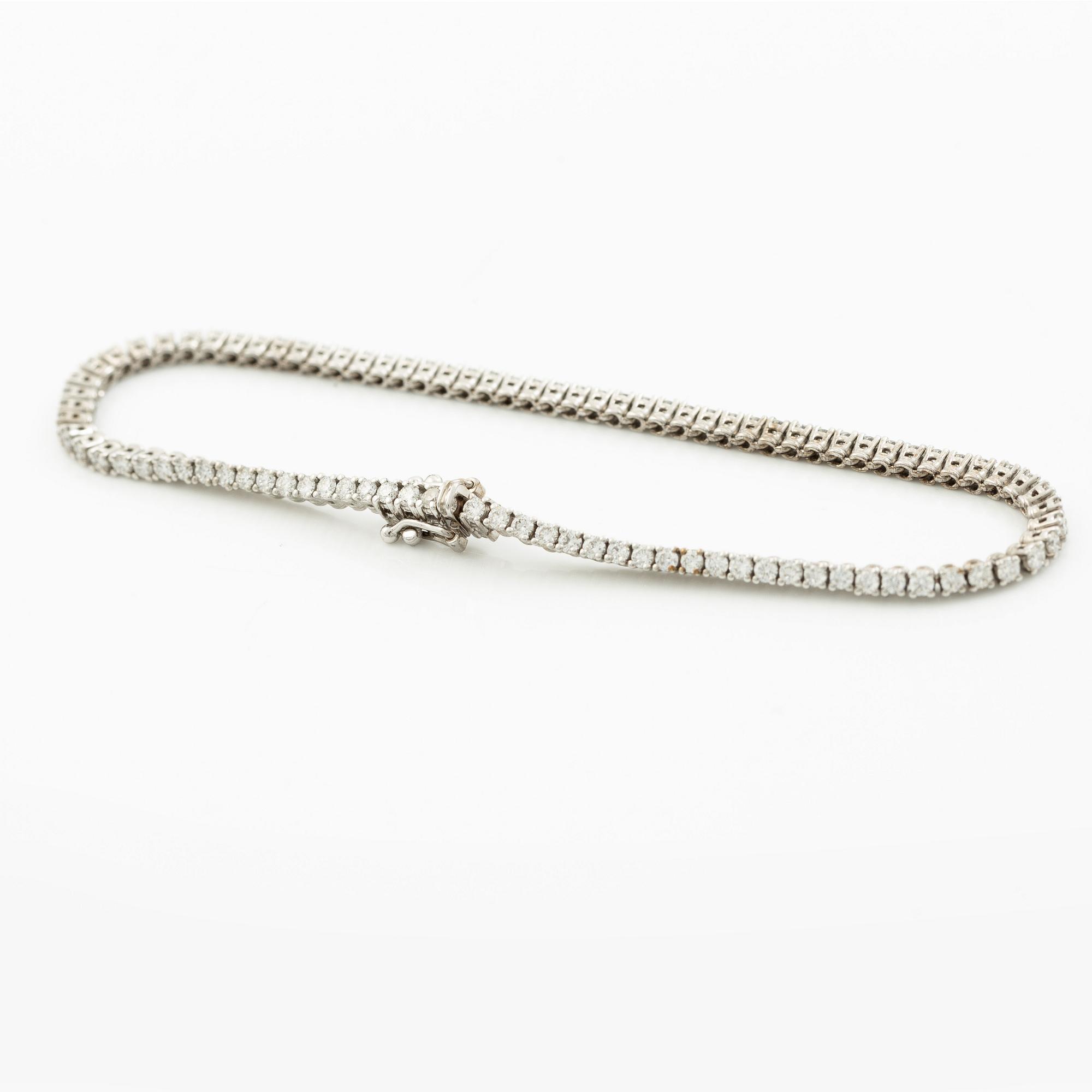 Tennis bracelet 18K white gold with brilliant-cut diamonds.