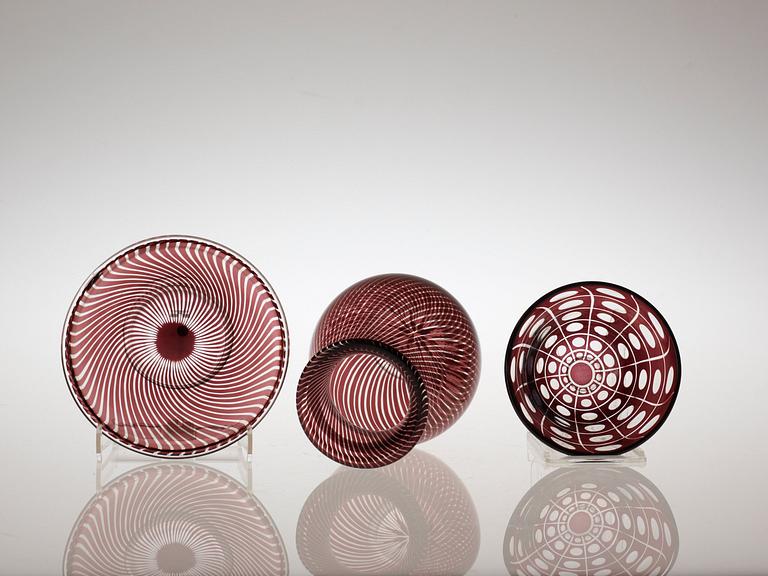 A set of two Edward Hald 'Slipgraal' glass bowls and a vase, Orrefors 1941-49.