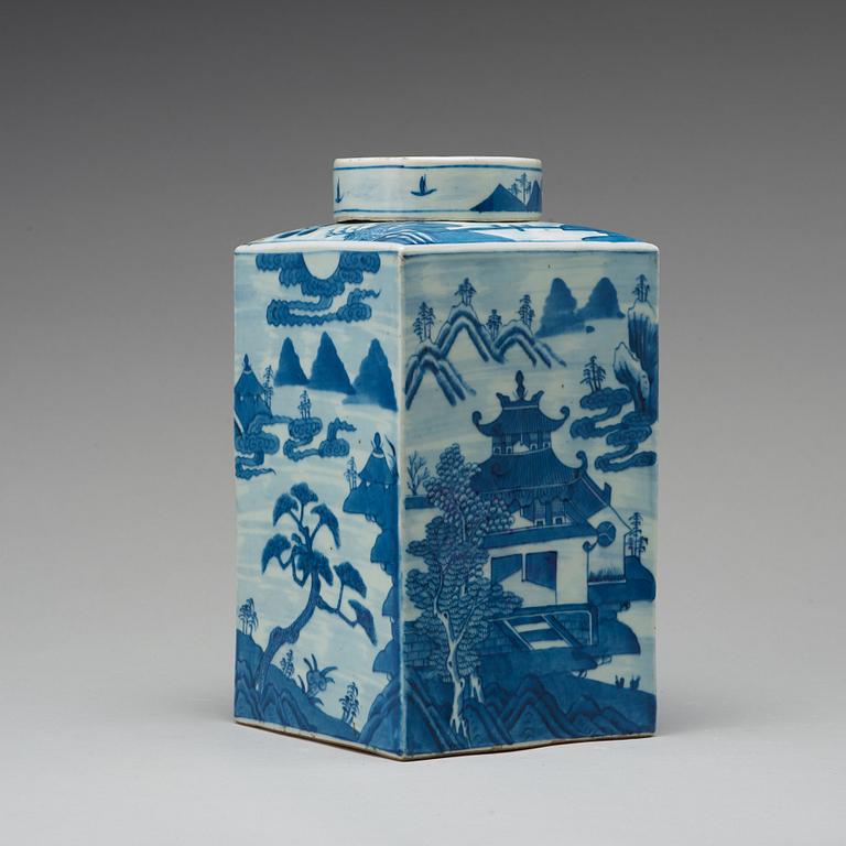 A large blue and white tea canister with cover, Qing dynasty, 19th Century.