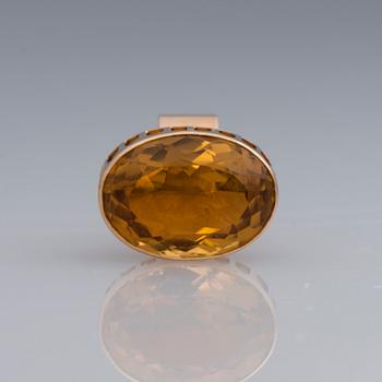 A RING, facetted citrine, 14K gold. Kalevi Piirainen, Helsinki 1964.