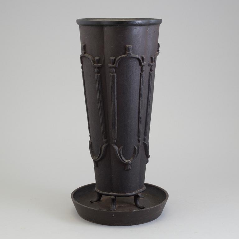 a cast iron 'Paraplyställ N:r 1' umbrella stand, Näfveqvarns Bruk.