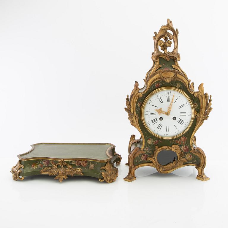 Console clock Louis XV style, first half of the 20th century.