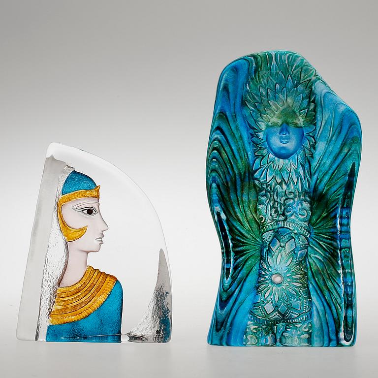 SKULPTURER, 2 stycken, glas, Mats Jonasson samt Erika Höglund. Signerade.