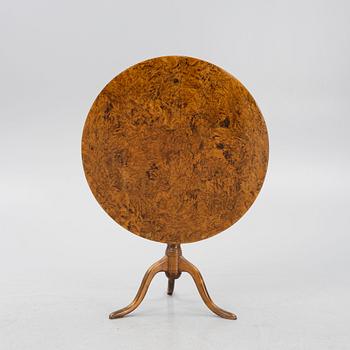 A burr alder tilt-top table, Mälardalen, circa 1800.