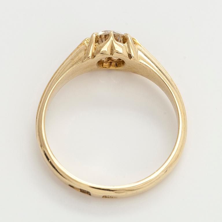 Sormus, vanhahiottu timantti, 14K (56) kultaa, St Petersburg 1908–1926.