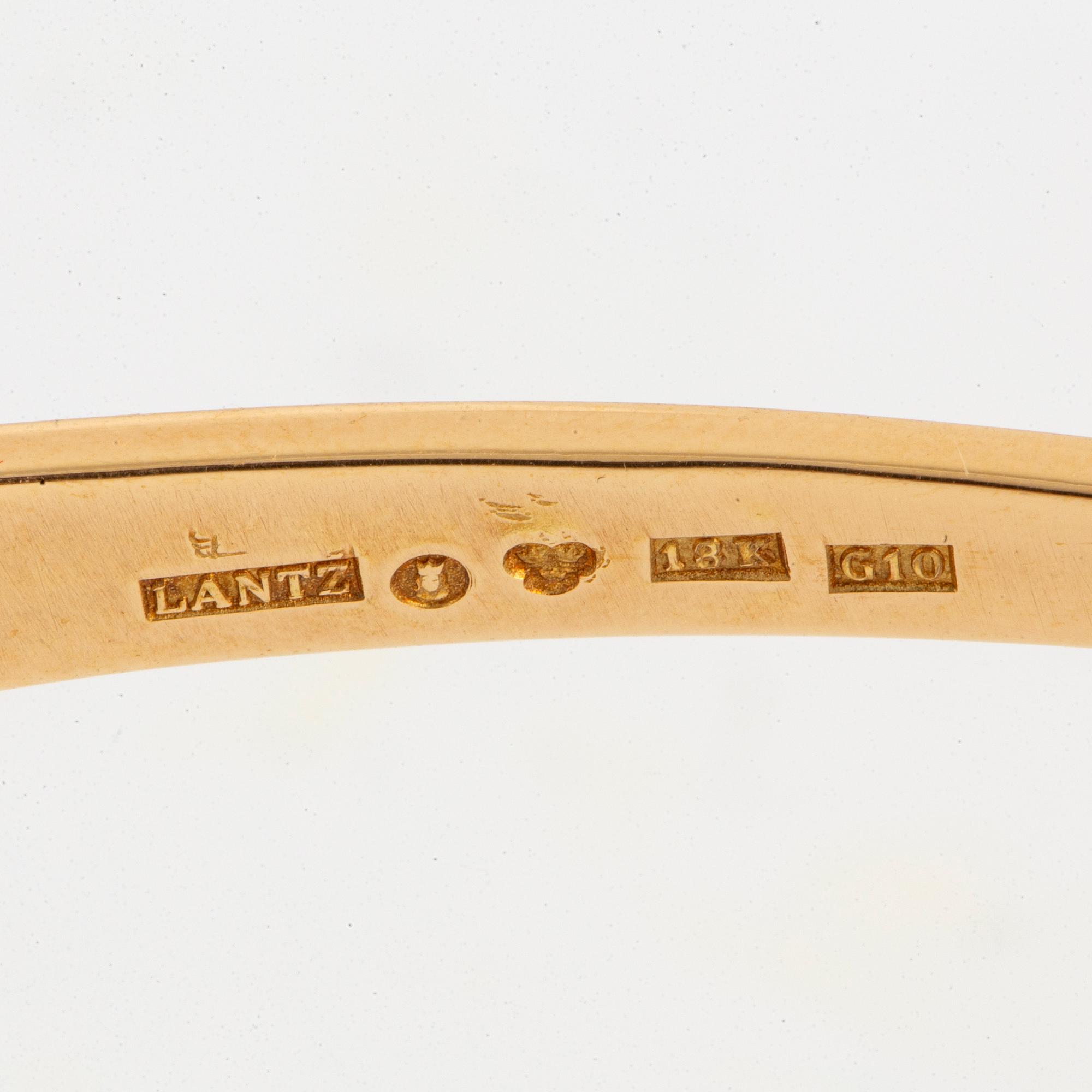 18K gold necklace and bracelet.