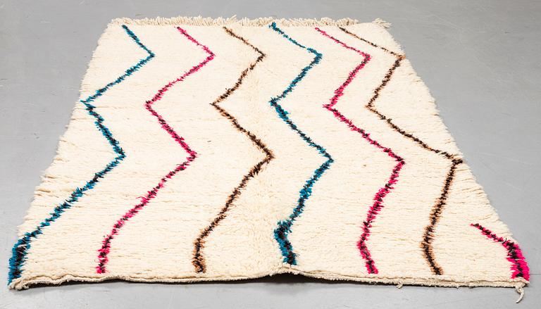 A CARPET, MOROCCO, ca 221 x 150 cm.