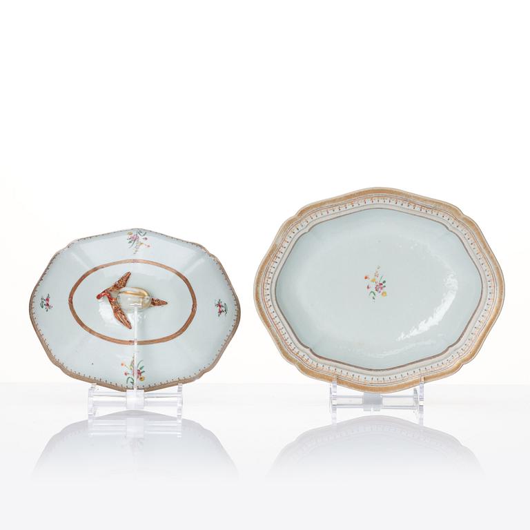 A part famille rose 'Chinese Export' service, Qing dynasty, Jiaqing (1796-1820).