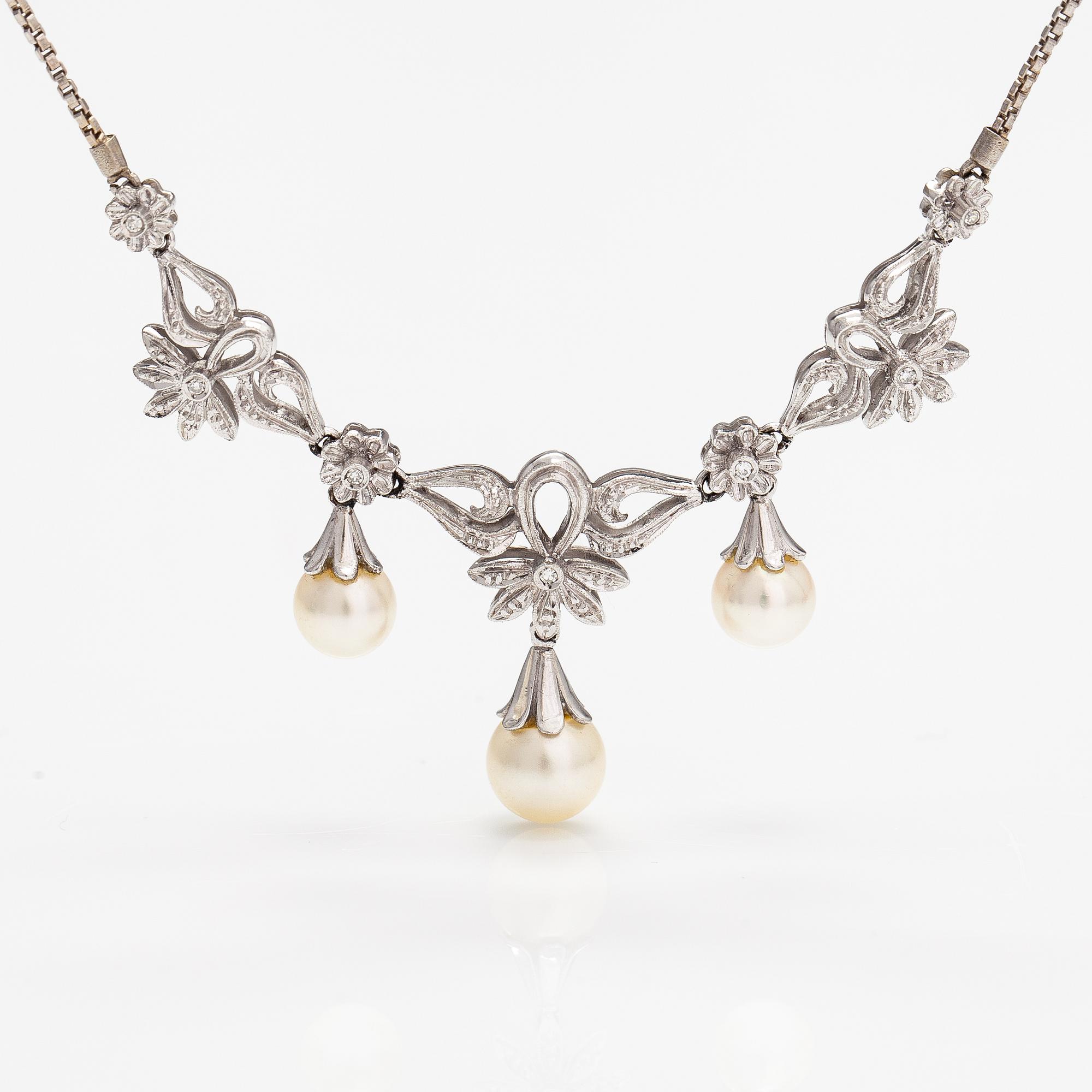 An 18K white gold necklace with cultured pearls and diamonds ca. 0.04 ct in total. Finnis import marks 1963.