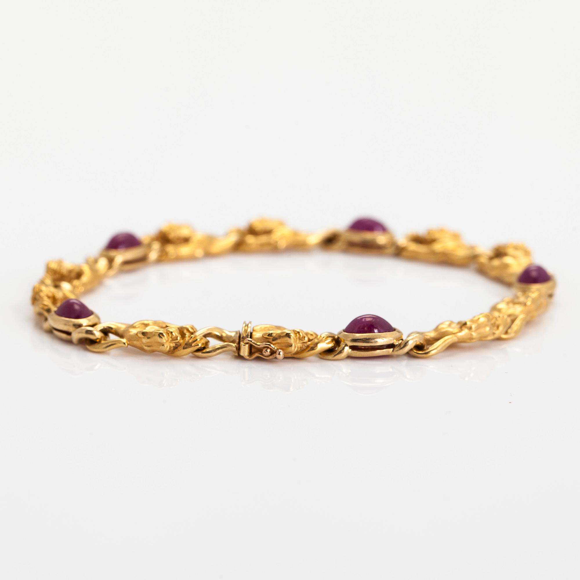 Carrera y Carrera, an 18K gold bracelet, in the shape of panthers with cabochon-cut rubies.