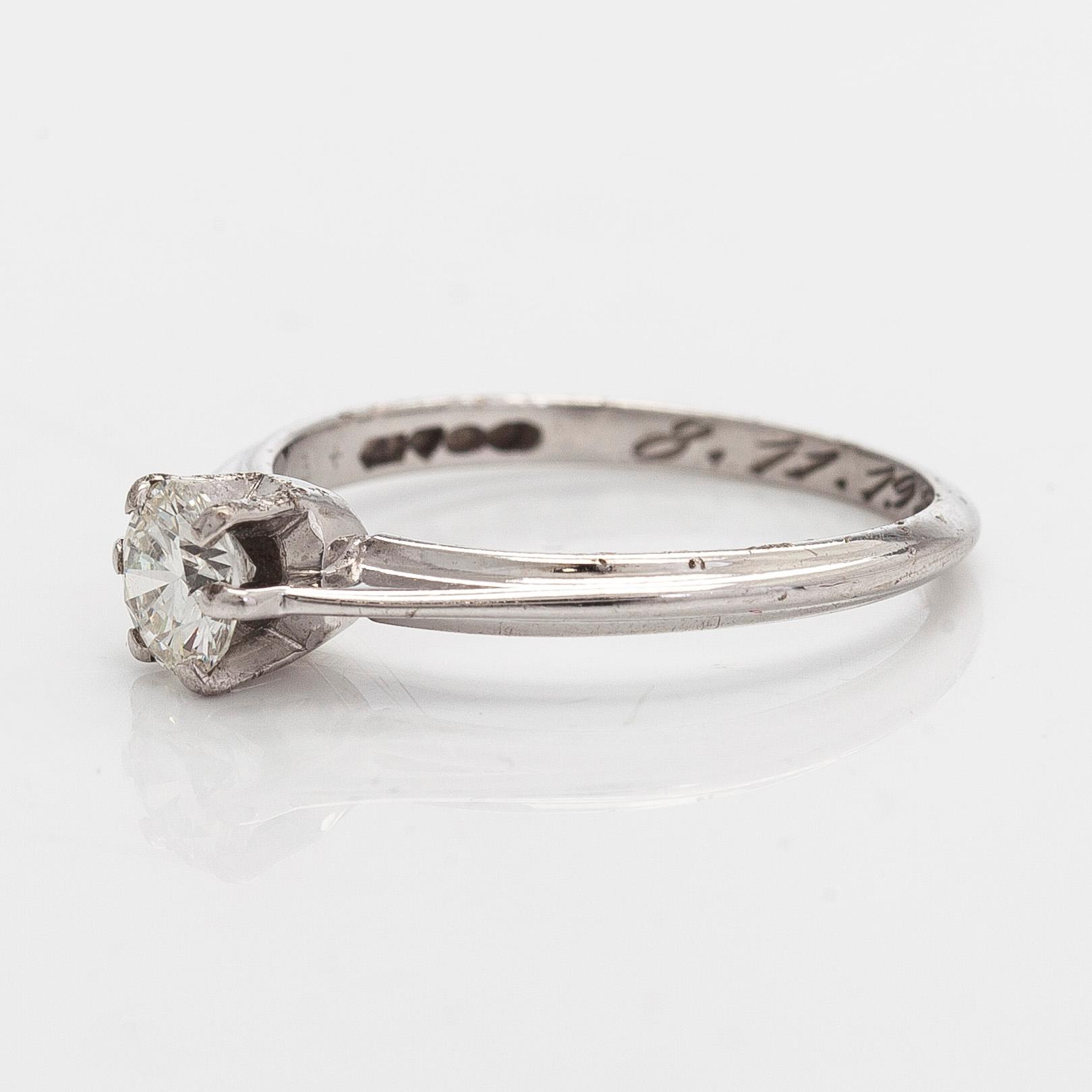 Ring, briljantslipad diamant ca 0,50 ct, 18K vitguld, Kultakeskus 1989.