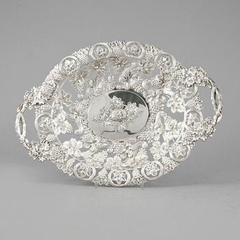 BRÖDFAT, silver, otydlig stämpel, Stockholm, 1835. Vikt 530 gram.
