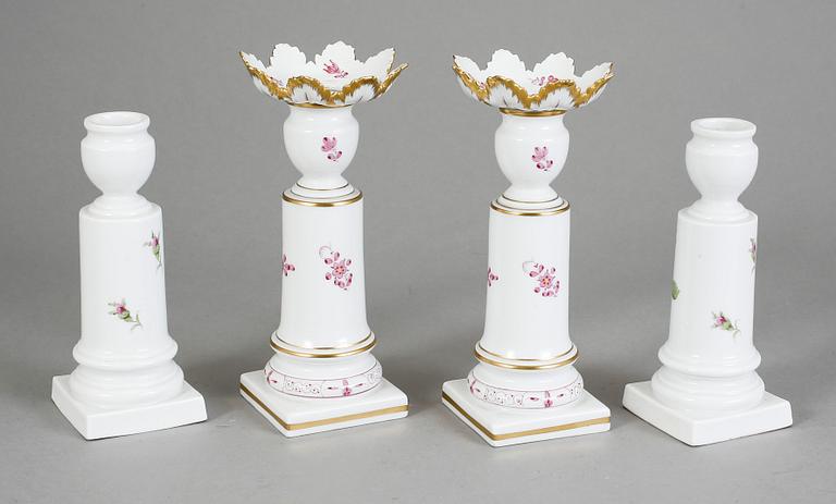 LJUSSTAKAR, två par varav ett par med ljusmanschetter. Meissen, 1900-tal.