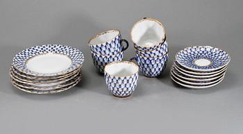 KAFFESERVIS, 12 delar, porslin, "Cobalt Net" Lomonosov, Ryssland, 1900-talets andra hälft.