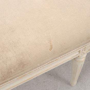 Bänk, gustaviansk stil, samtida. inköpt på Oscar & Clothilde.