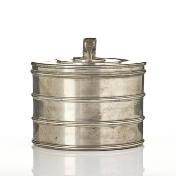 Sylvia Stave, burk med lock, modell 5278, C.G. Hallberg, Stockholm, 1933.