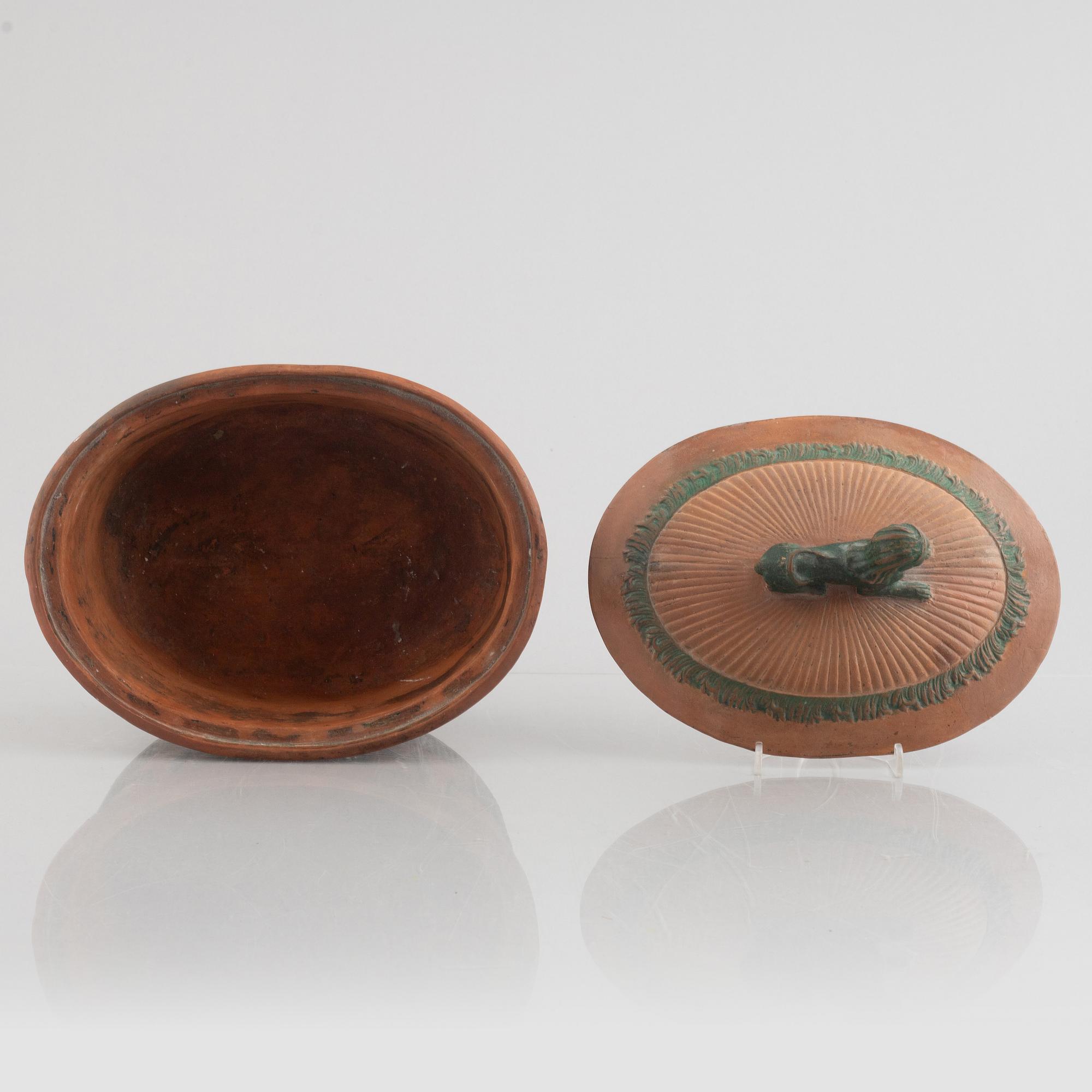 A late Gustavian earthenware tureen, circa 1800.