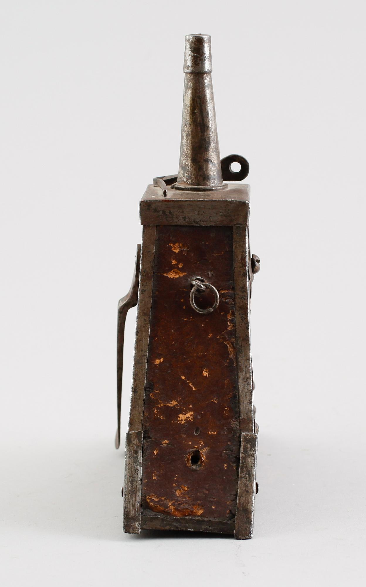 KRUTHORN, stål och läder, 1600-/1700-tal.