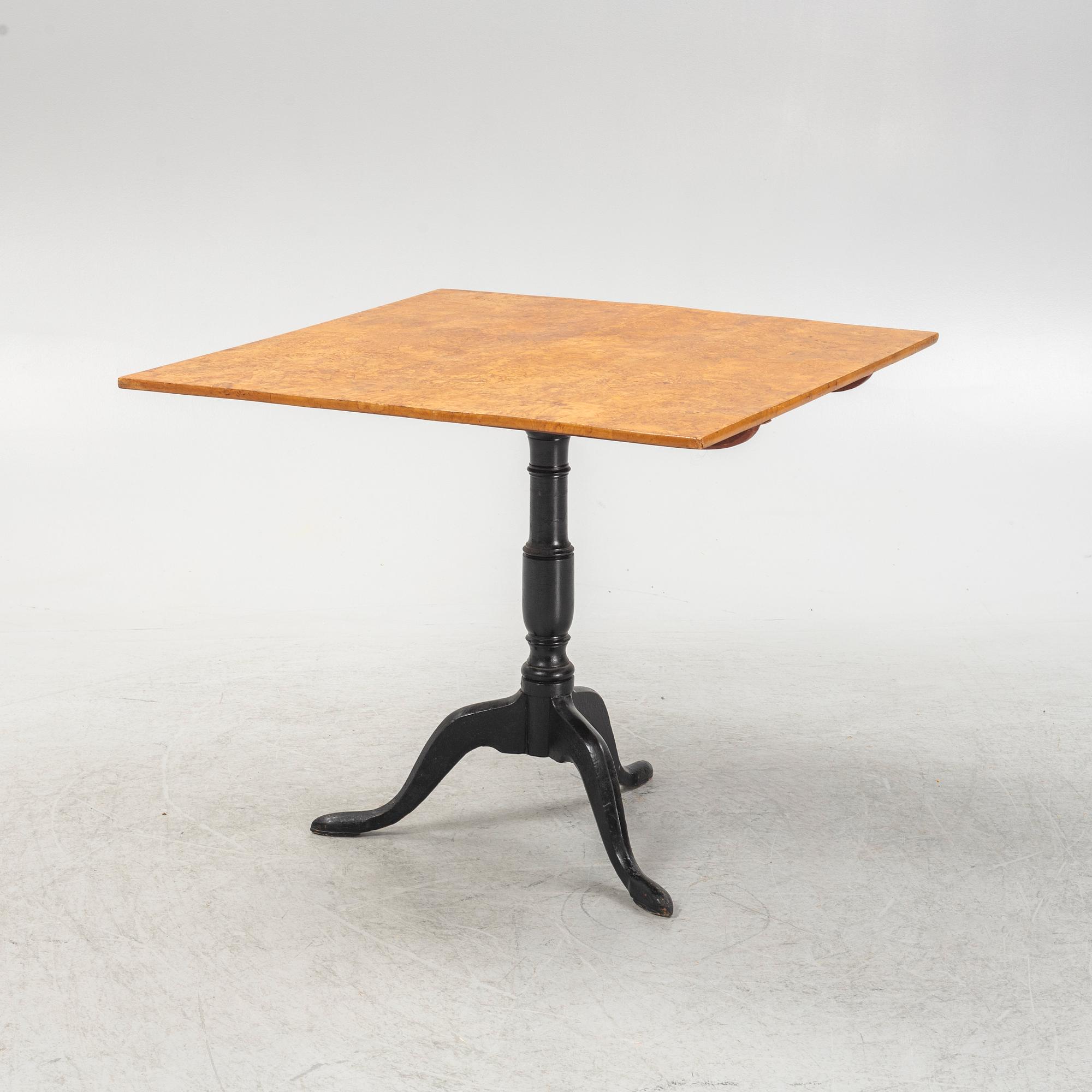 Fällbord av Lars Erik Lindell (mästare i Köping 1818-1843).