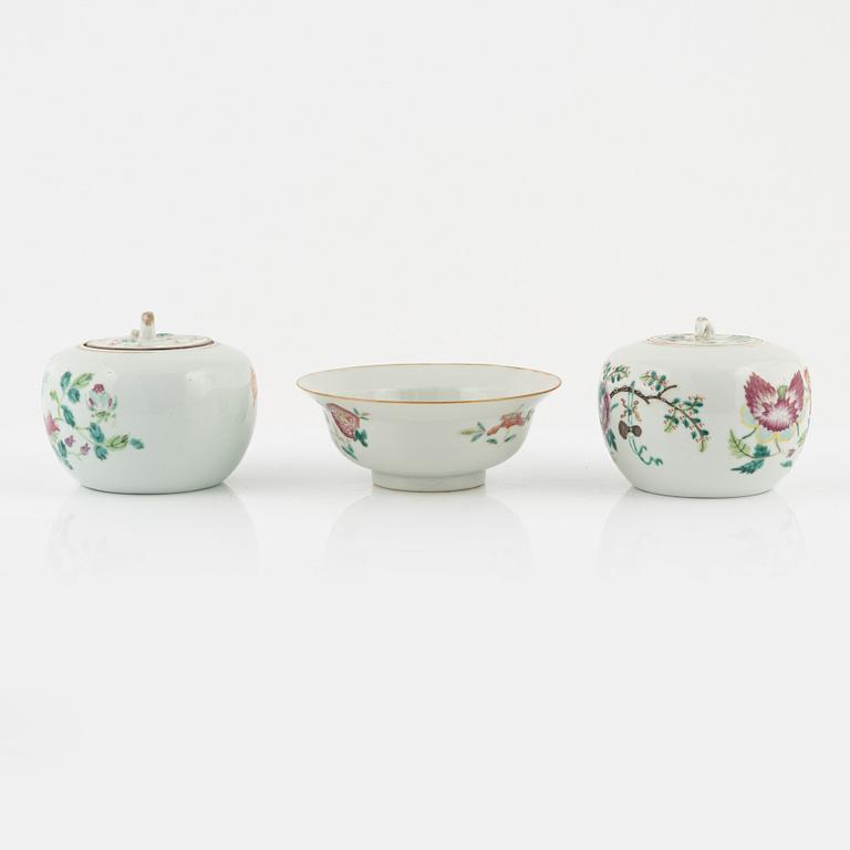 A set of four famille rose boxes with covers and a bowl, late Qing dynasty.